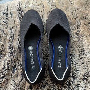 Rothy’s RETIRED black ballet flats- round toe with white trim